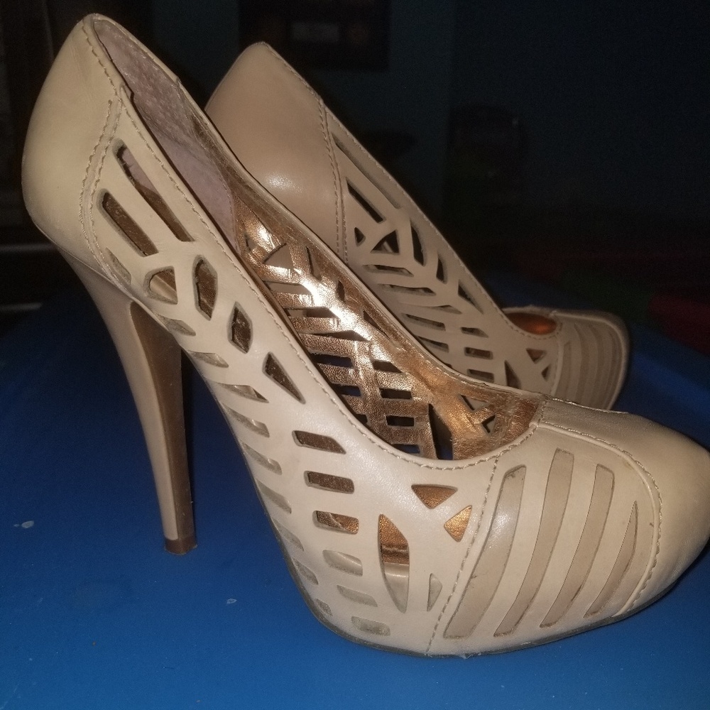 BCBG generation heels